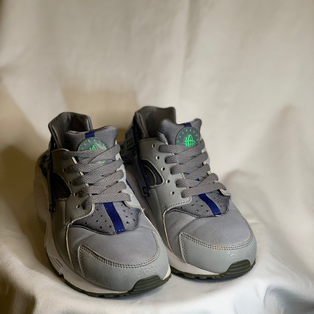 Nike Air Huarache Sz 5.5Y
